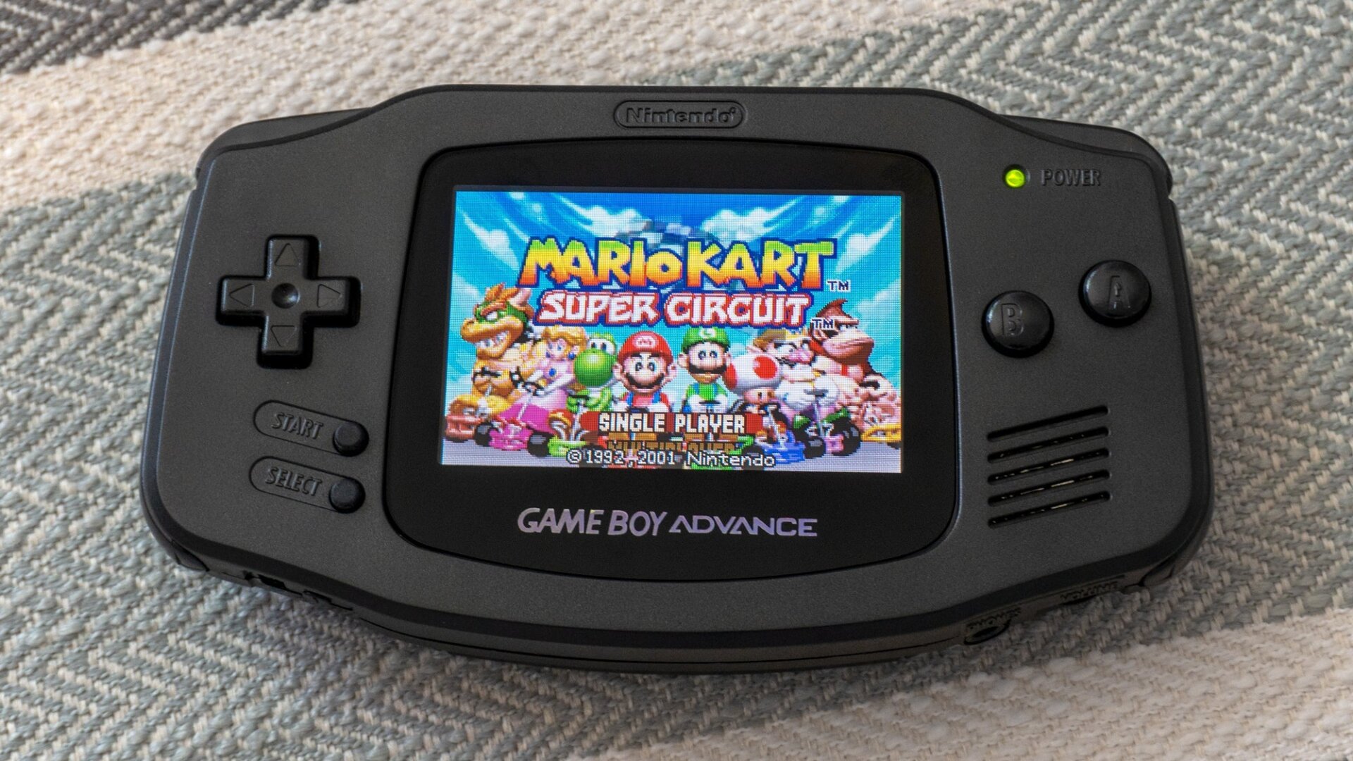 Un Game Boy Advance personnalisé créé par Modding rétro.