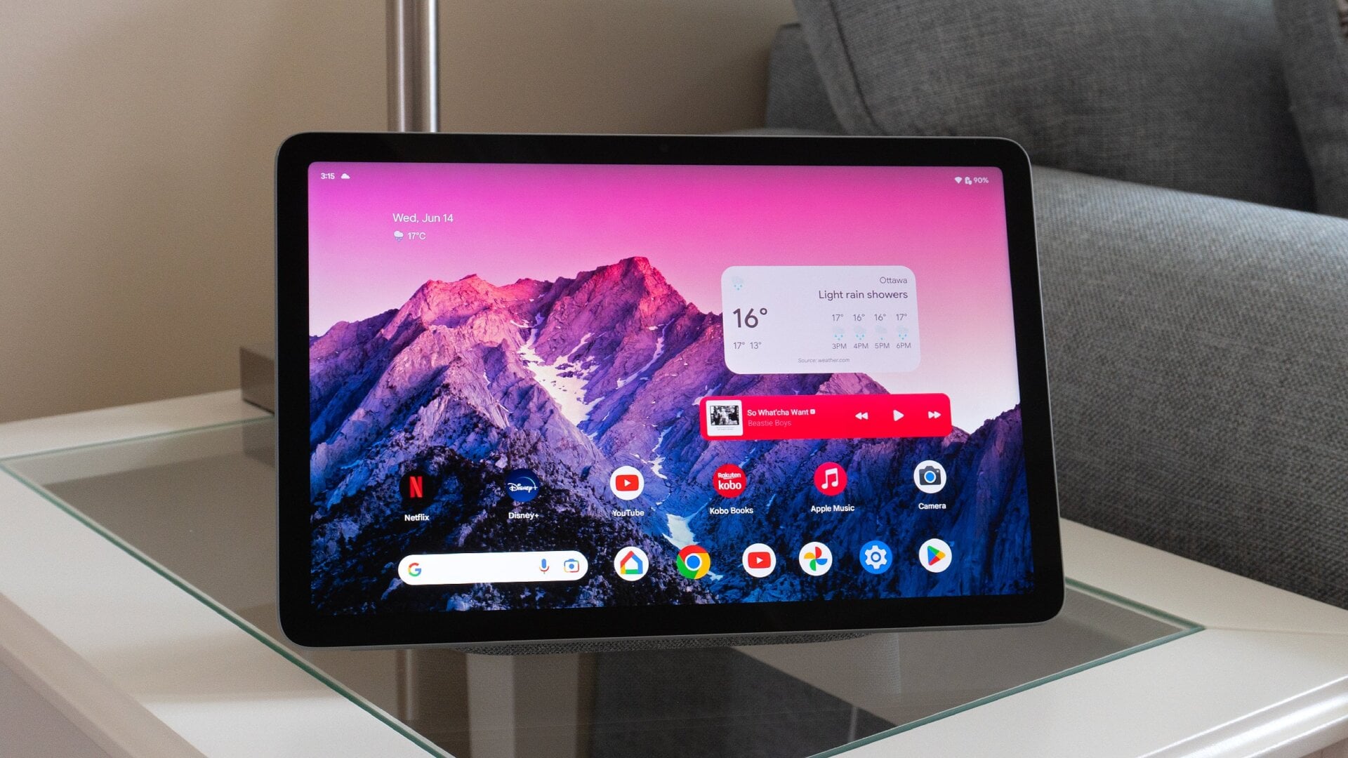 Android 13 semble plus spacieux sur l’écran de 10,95 pouces de la tablette Pixel, mais il peut rapidement devenir à l’étroit lorsqu’on utilise deux applications côte à côte. .