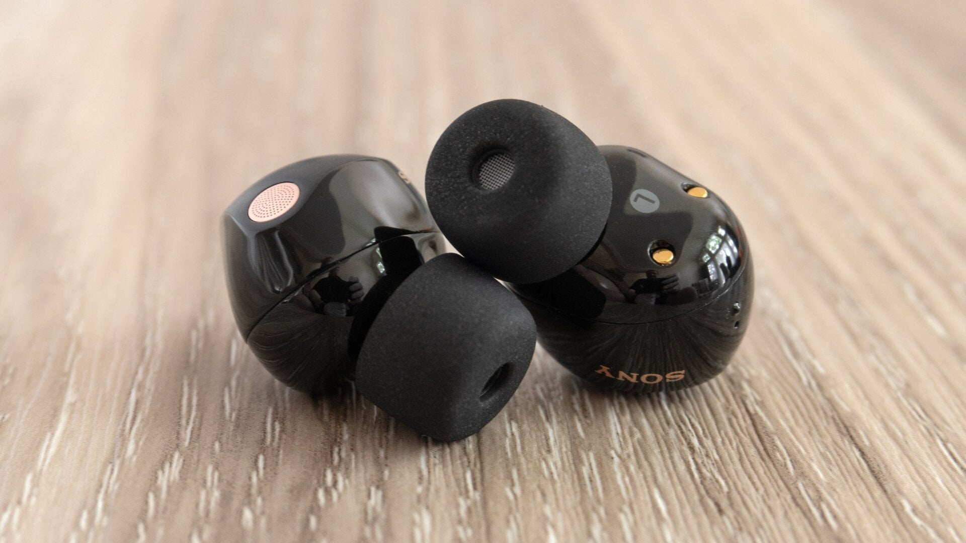 Sony inclut toujours des embouts en mousse à mémoire de forme avec ses nouveaux écouteurs sans fil WF-1000XM5, mais inclut désormais quatre options de tailles différentes au lieu de trois.