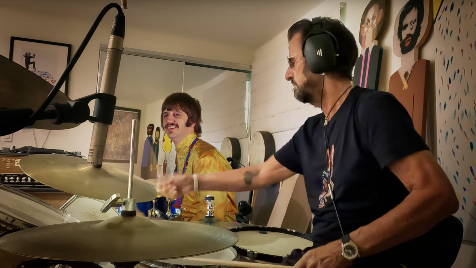 Ringo joue avec lui-même.