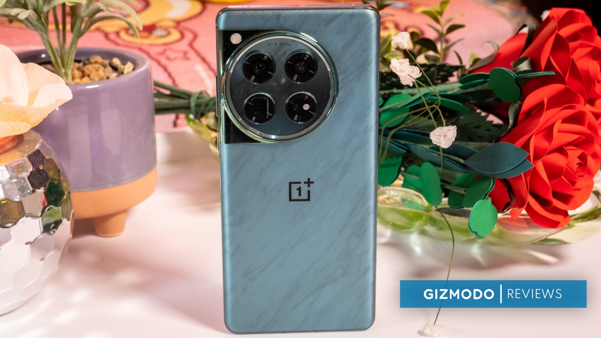 Le OnePlus 12 en « émeraude fluide.”