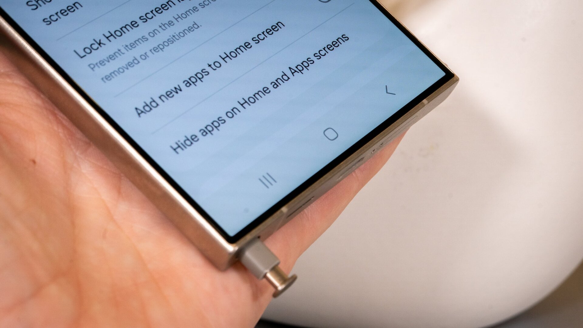 Le S Pen sort du Galaxy S24 Ultra comme Old Faithful. 