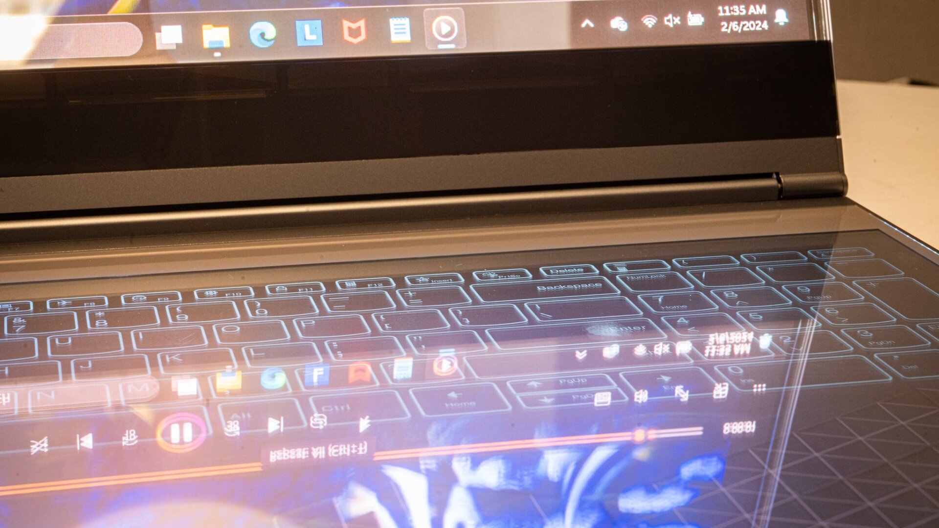Même si cela a bien fonctionné pendant la démonstration, je ne suis pas fan de l’expérience de saisie tactile sur un ordinateur portable. 