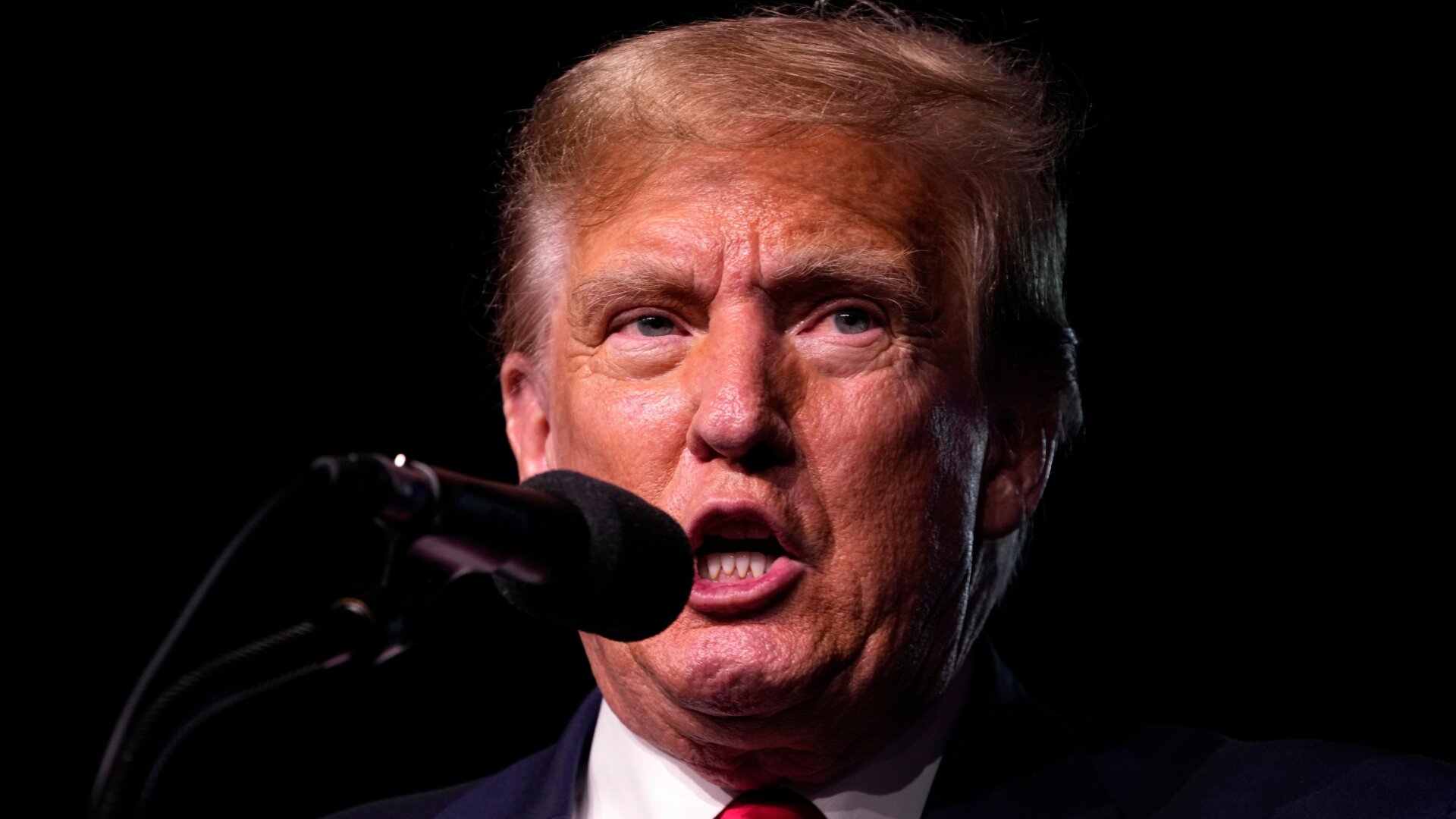 Donald Trump prend un prendre lors de la convention National Religious Broadcasters  au Gaylord Opryland Resort and Convention Center  le 22 février 2024, à Nashville , Ten.