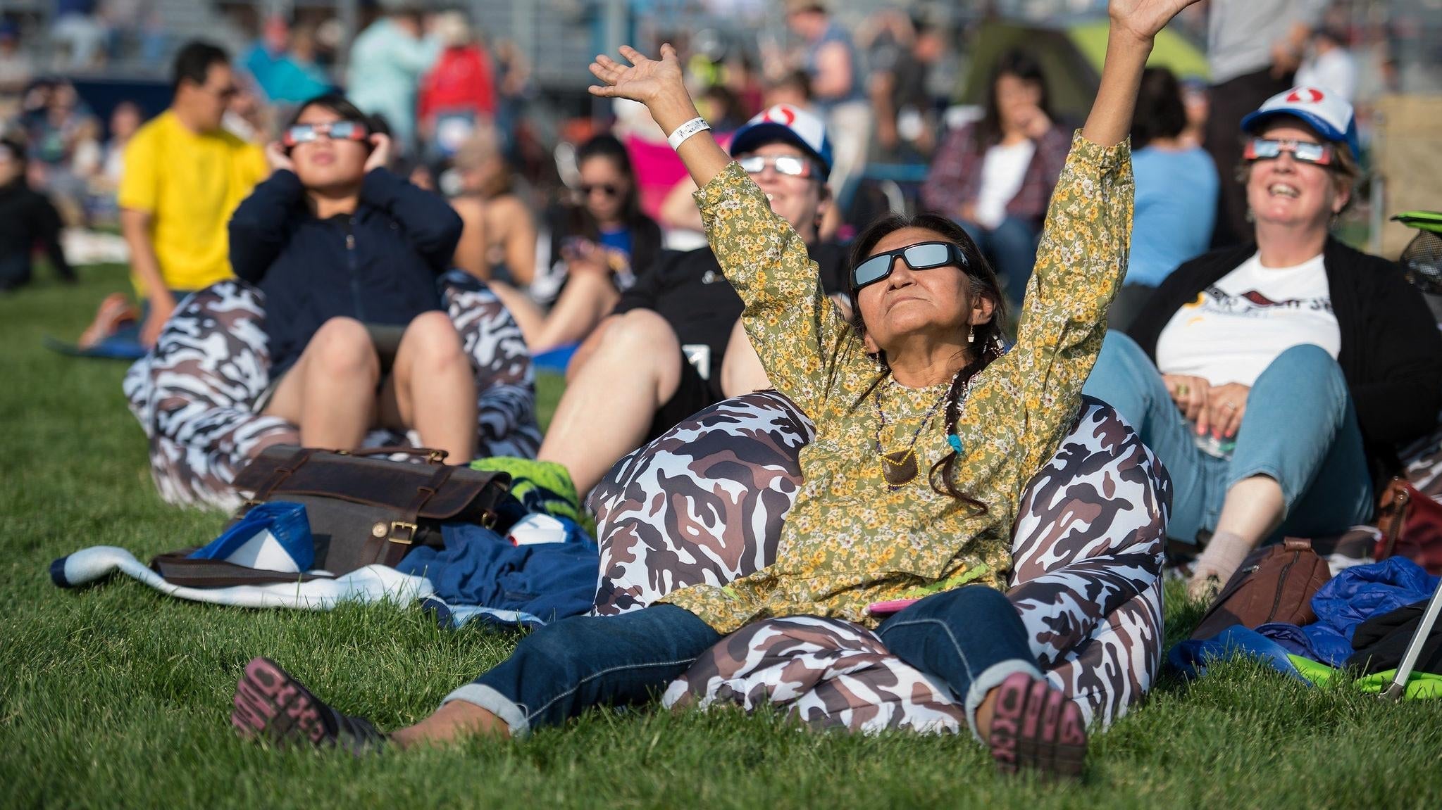 Des habitants de Madras, dans l’Oregon, profitant de l’éclipse solaire totale du 21 au 17 août.
