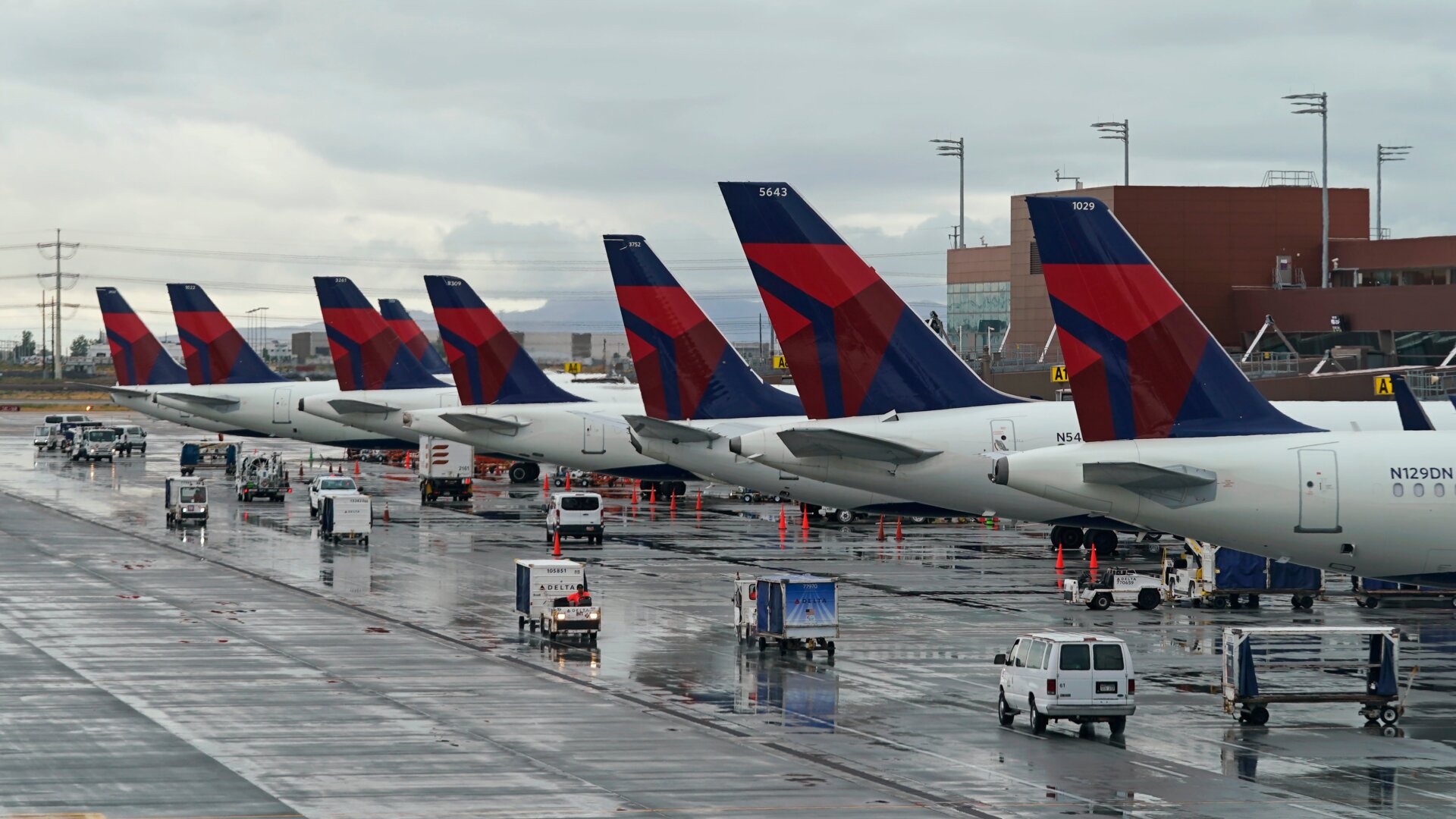 Photo d’archives d’avions Delta à l’aéroport international de Salt Lake City à Salt Lake City en 2022.