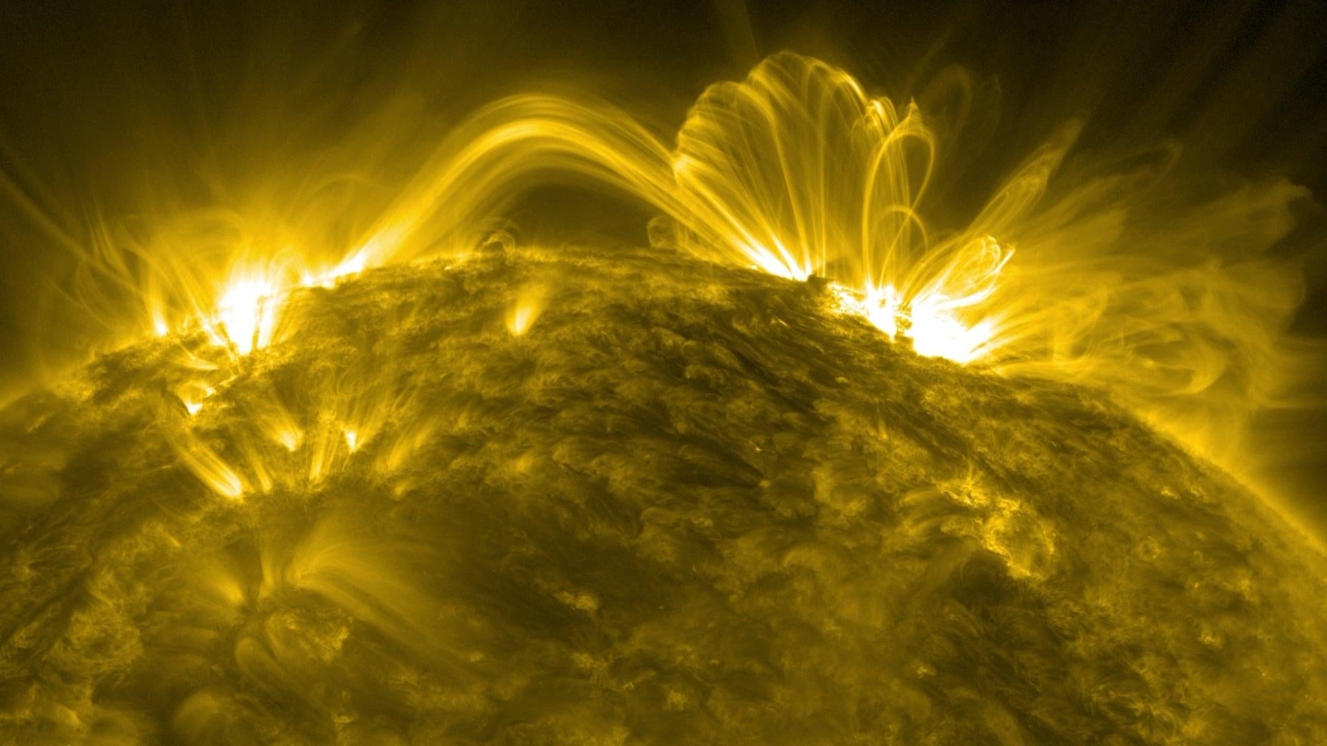 Boucles coronales sur le Soleil capturées par l’Observatoire de la dynamique solaire de la NASA.