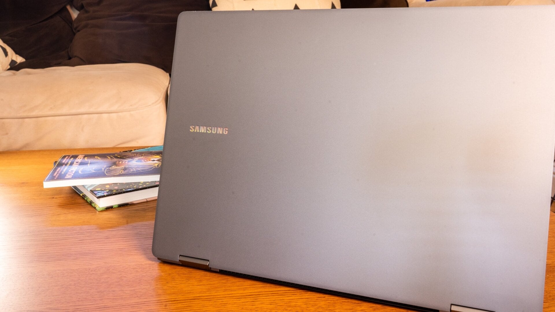 Le dos du Galaxy Book 4 Pro 360. 