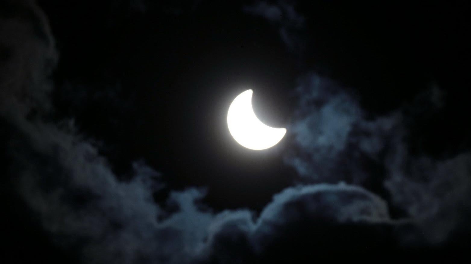 Une vue nuageuse de l’éclipse solaire du 25 août 2017.