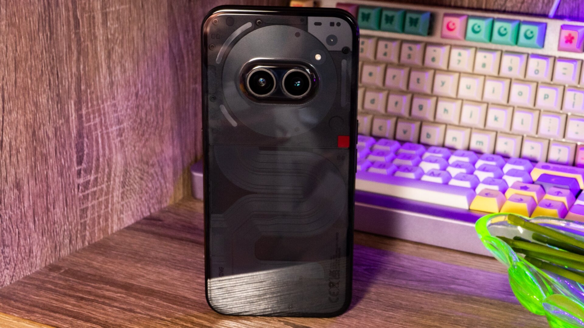 L’arrière du Nothing Phone (2a) a été comparé au museau d’un cochon.