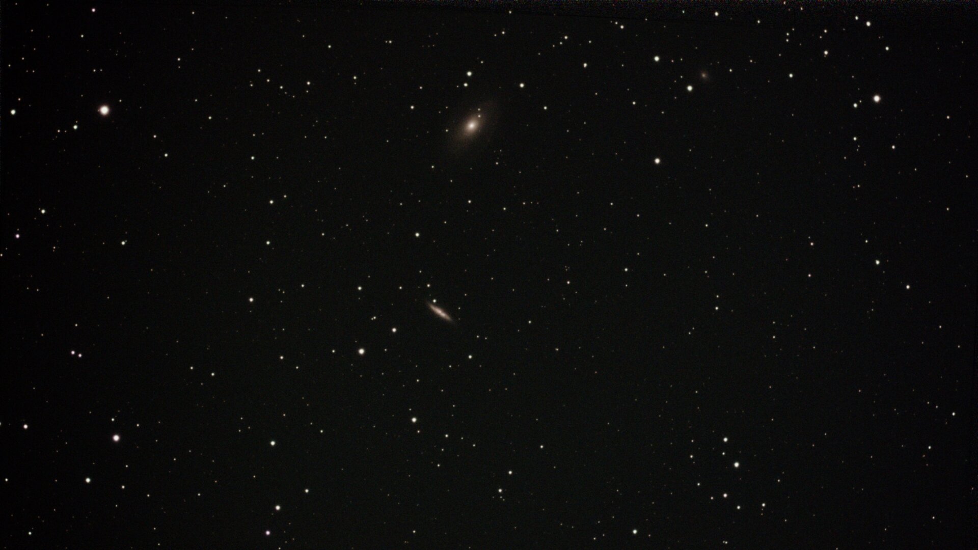 La galaxie Cigar, avec la galaxie de Bode au sommet, telle qu’imagée par Dwarf 2 sans modification externe.