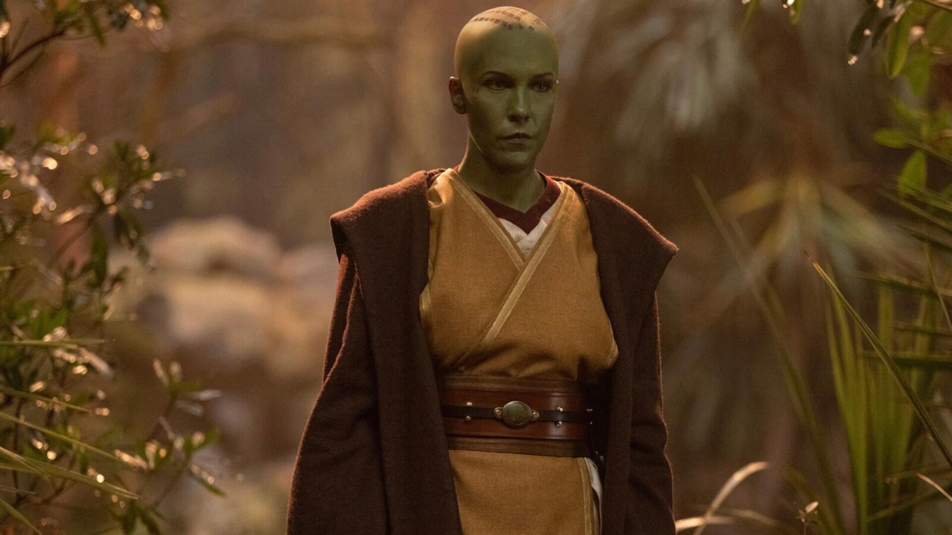 Le Maître Jedi Vernestra Rwoh, telle qu’elle apparaît dans The Acolyte. Elle est jouée par Rebecca Henderson