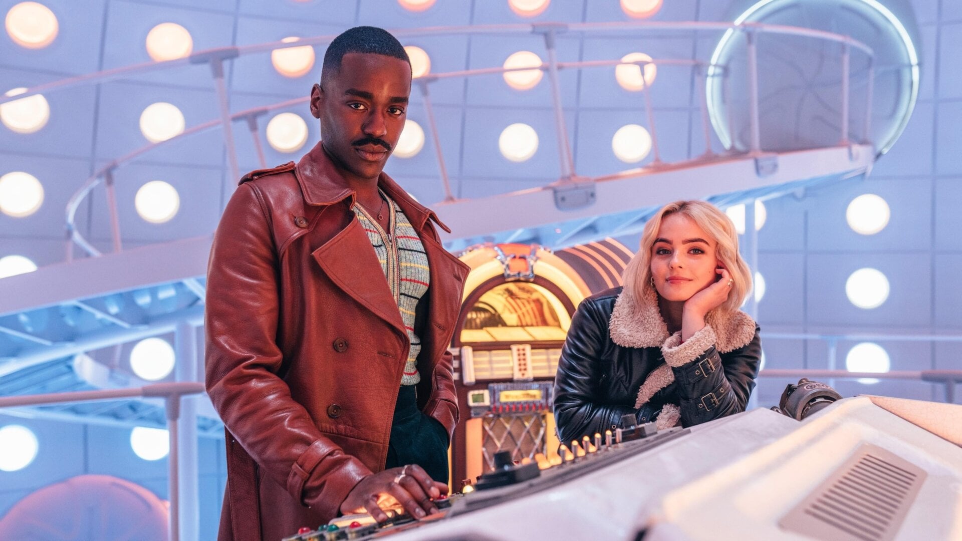Ncuti Gatwa et Millie Gibson dans Docteur Who