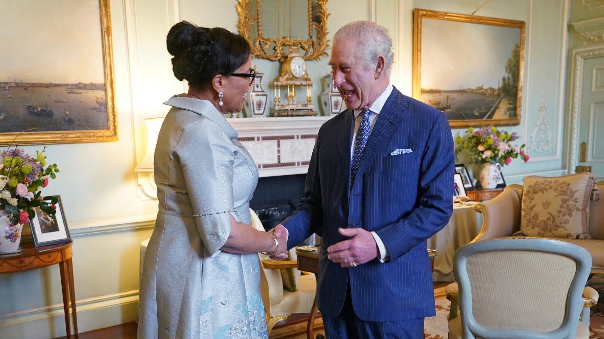 Le roi Charles III rencontre la secrétaire générale du Commonwealth, la baronne d’Écosse d’Asthal, au palais de Buckingham à Londres le 13 mars 2024.
