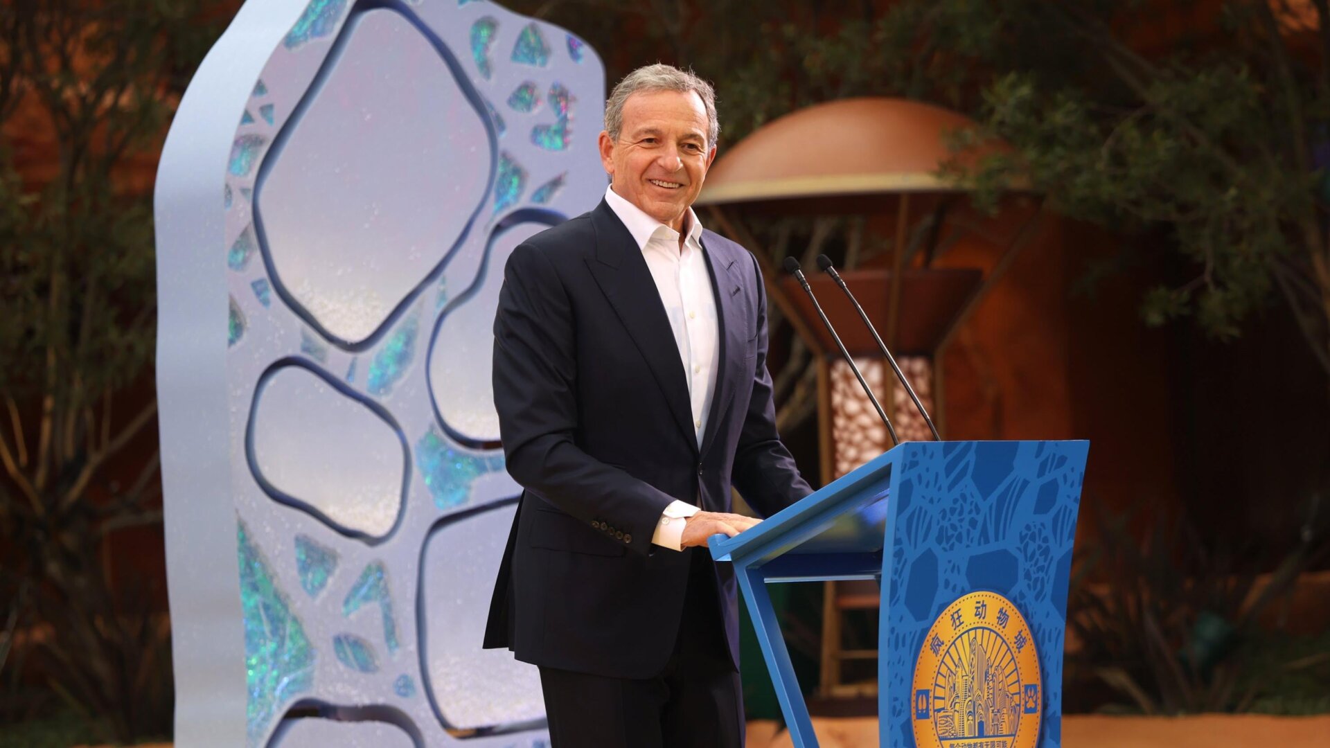Bob Iger, PDG de The Walt Disney Company, s’exprime lors de la cérémonie d’ouverture du Shanghai Disney Resort’s Zootopie-espace thématique 19 décembre 2023.