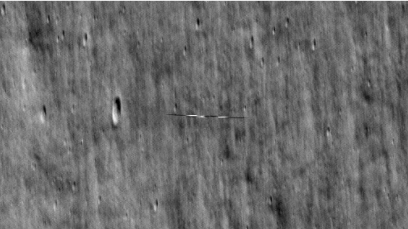Le LRO de la NASA a capturé cette image de l’orbiteur lunaire Danuri à une distance d’environ 4 km.