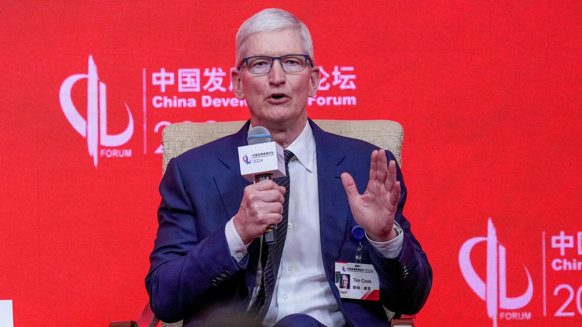 Tim Cook, PDG d’Apple, s’exprime lors d’une session parallèle du Forum de développement de la Chine à la maison d’hôtes d’État Diaoyutai à Pékin, en Chine, le Dimanche 24 mars 2024.