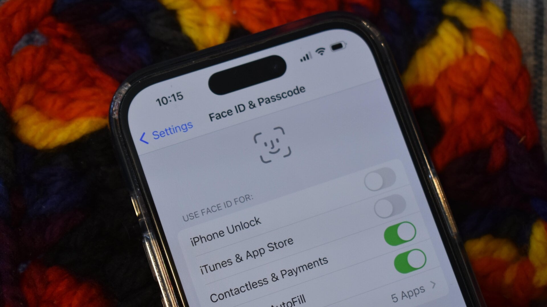 L’identification faciale et le déverrouillage par empreinte digitale sur les téléphones peuvent être pratiques, mais ils pourraient également permettre à la police d’accéder à toute votre vie numérique.