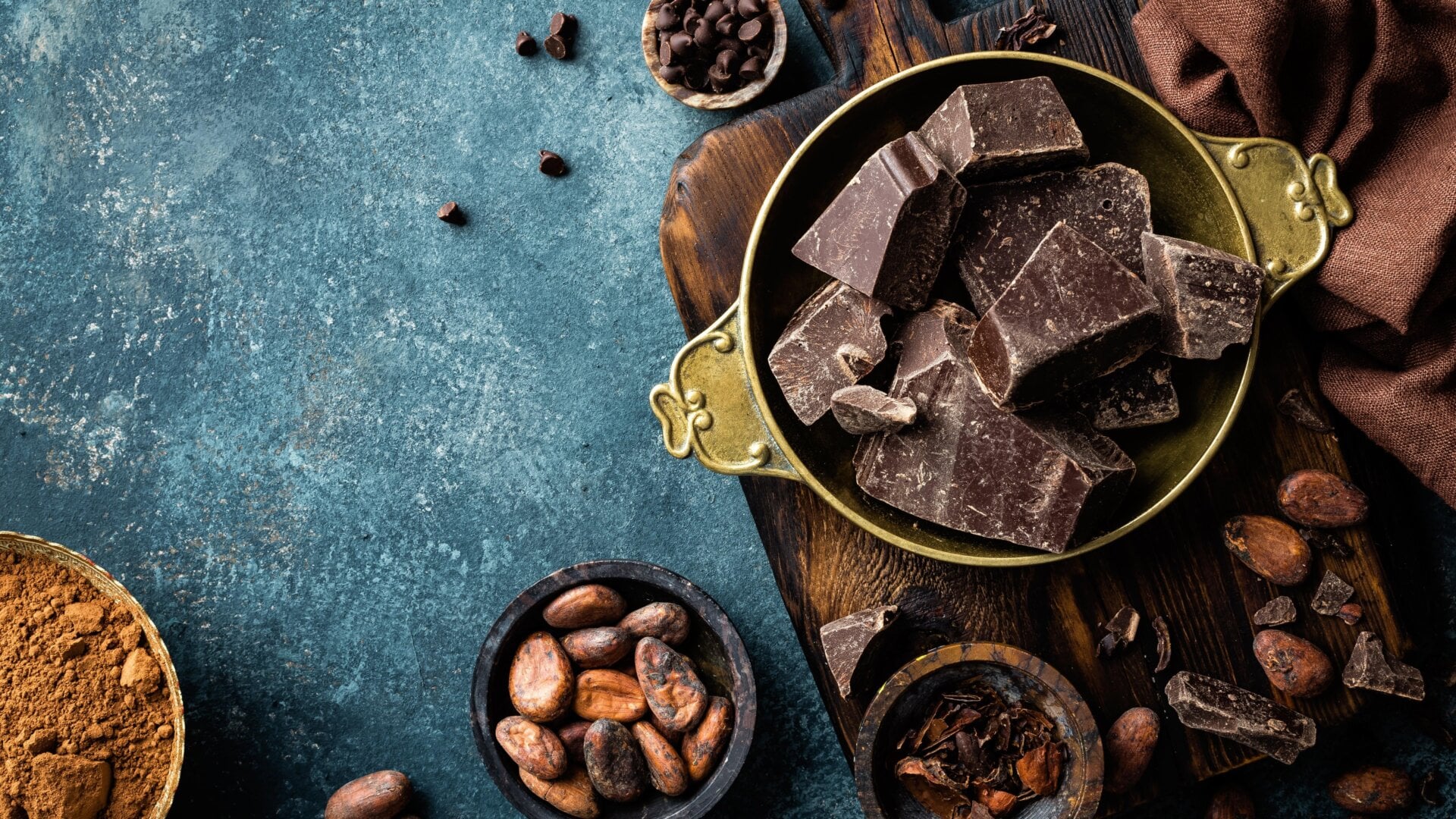 Le chocolat noir est un aliment au goût amer très apprécié.