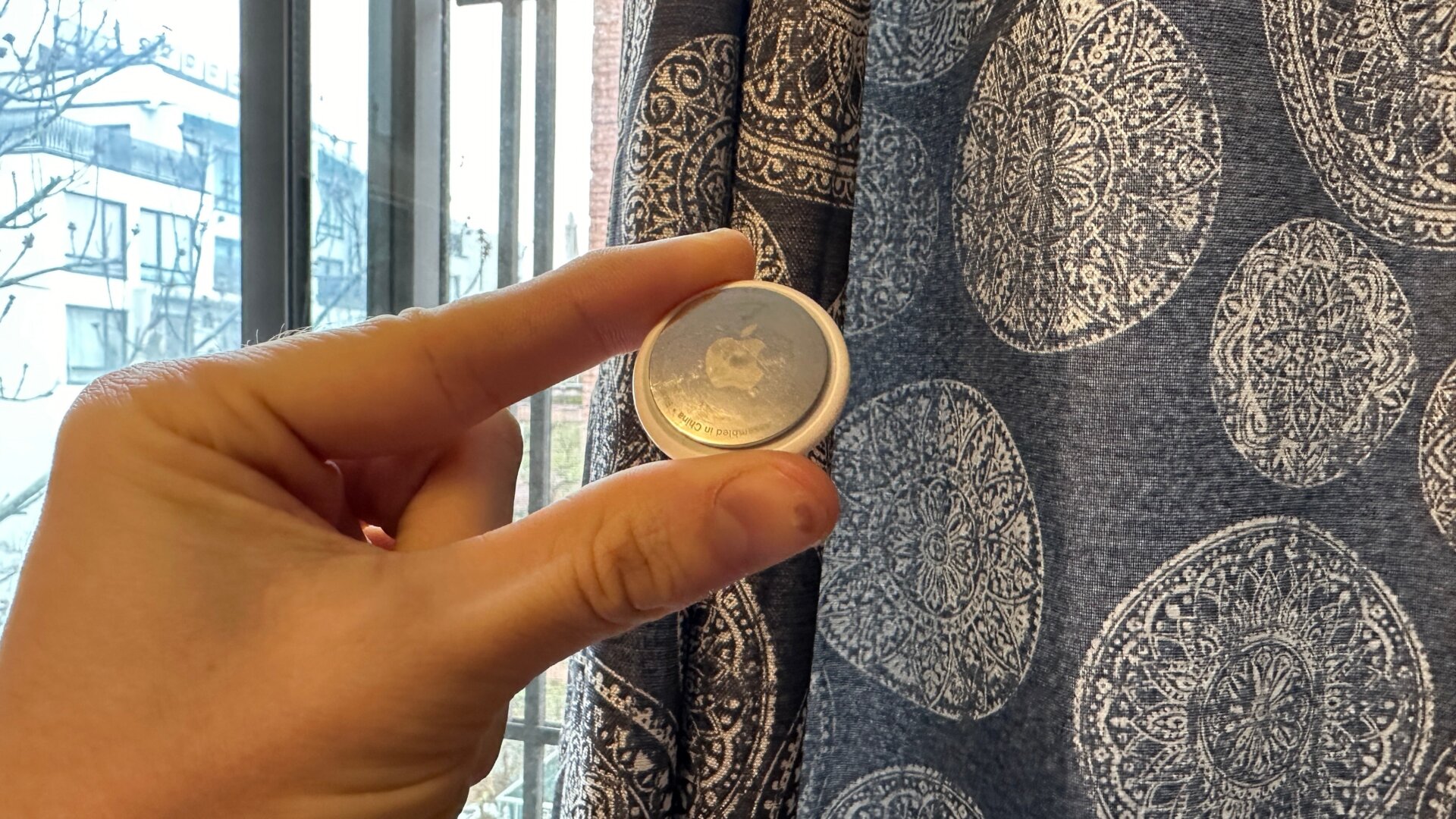 Les batteries AirTag durent jusqu’à un an, bien que vous puissiez remplacer la batterie plutôt que l’AirTag dans son ensemble.