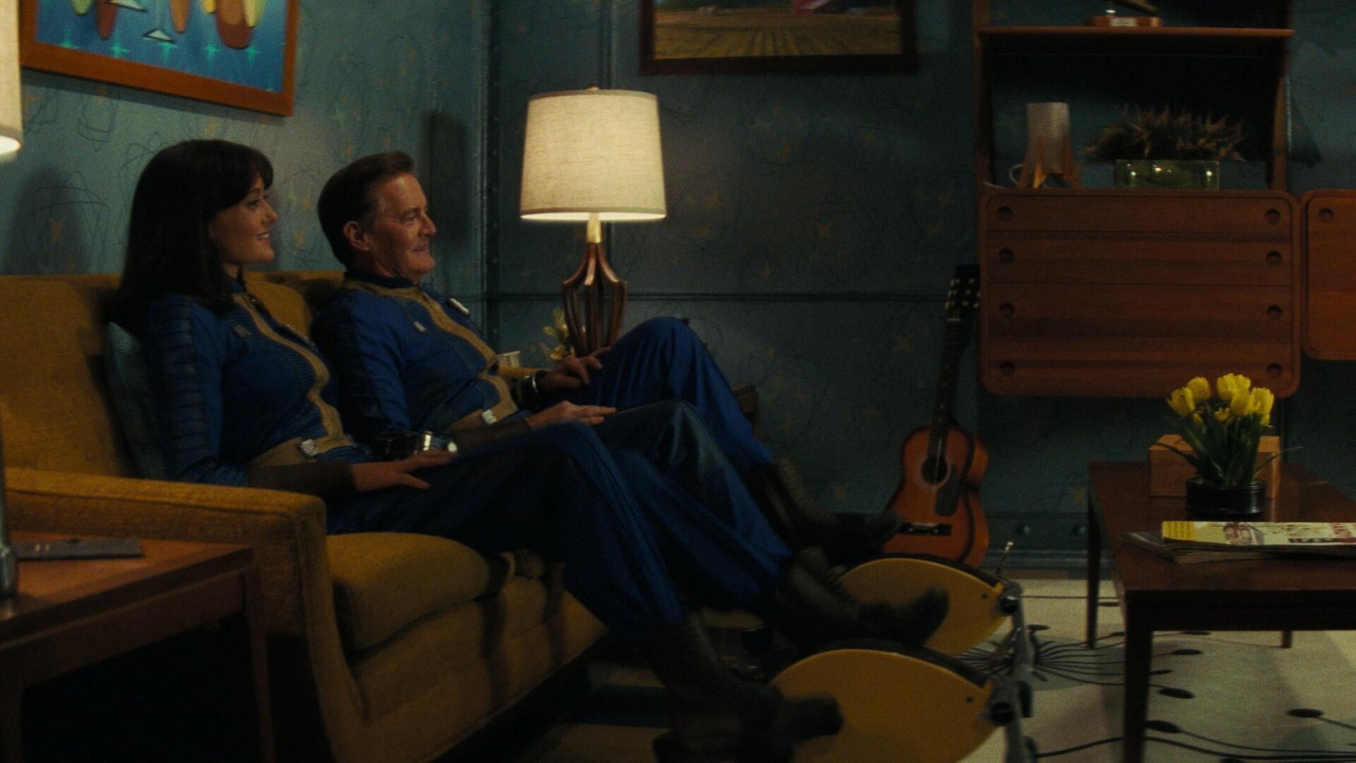 Lucy (Ella Purnell) et Hank (Kyle MacLachlan) dans Tomber.