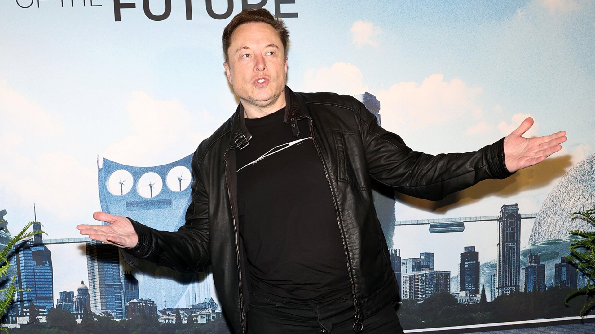 Elon Musk assiste à la projection de « Une brève histoire du futur » à New York au Théâtre Celeste Bartos du Musée d’art moderne en avril  2 2 2024, à  New York .