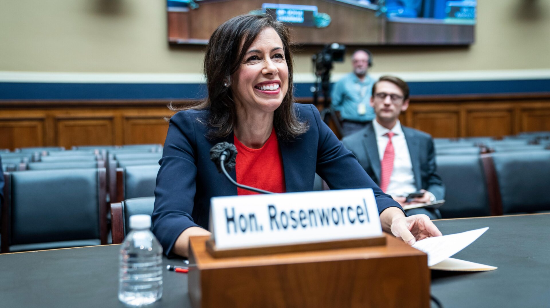 Jessica Rosenworcel, présidente de la Commission fédérale des communications, a de quoi sourire.
