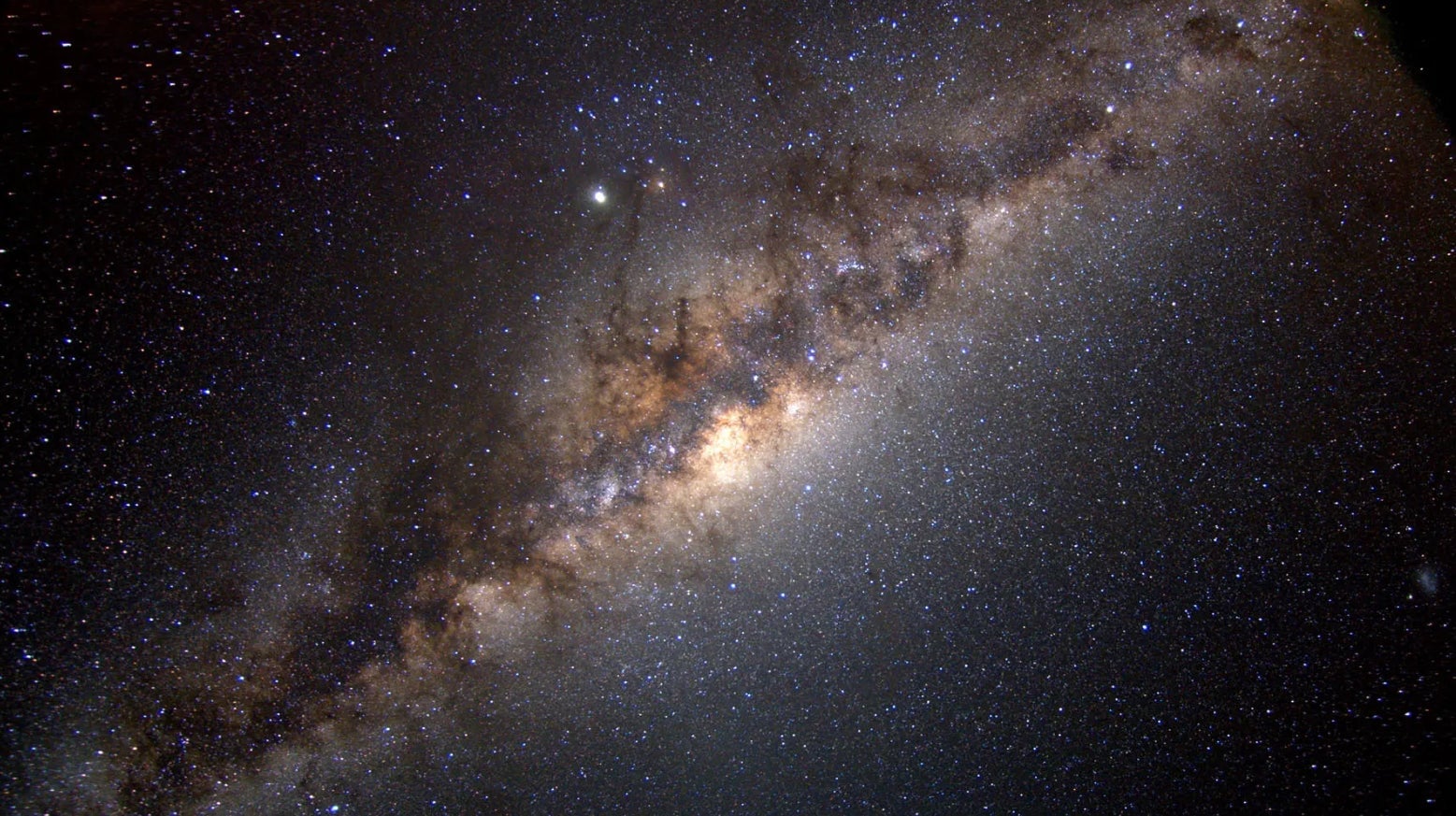 La galaxie de la Voie Lactée s’étend sur 100 000 années-lumière.