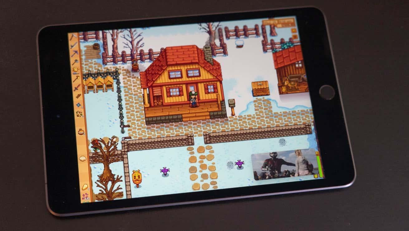 Le gros bouton rond que vous voyez à droite de cette image est le bouton d’accueil.