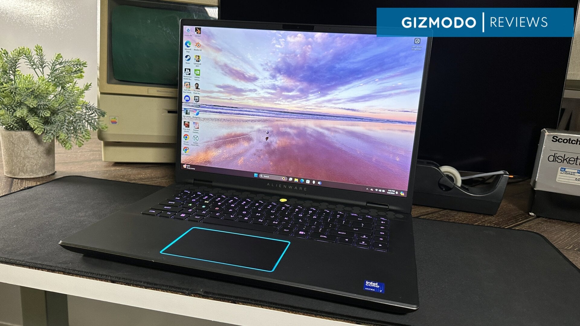 L’Alienware m16 R2 est désormais juste assez petit pour tenir dans la pochette d’ordinateur portable de votre sac à dos.