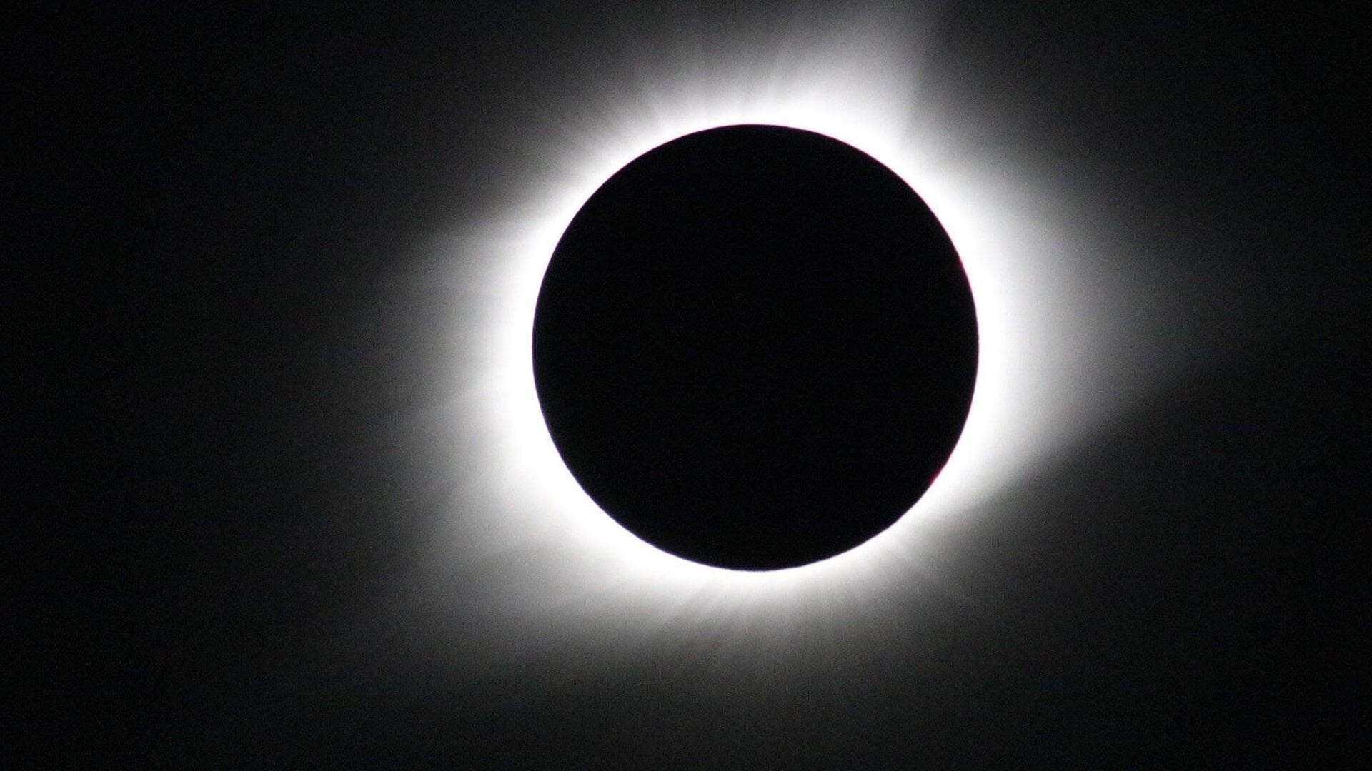 Une vue de l’éclipse totale solaire de 2017 de Madras, Oregon.