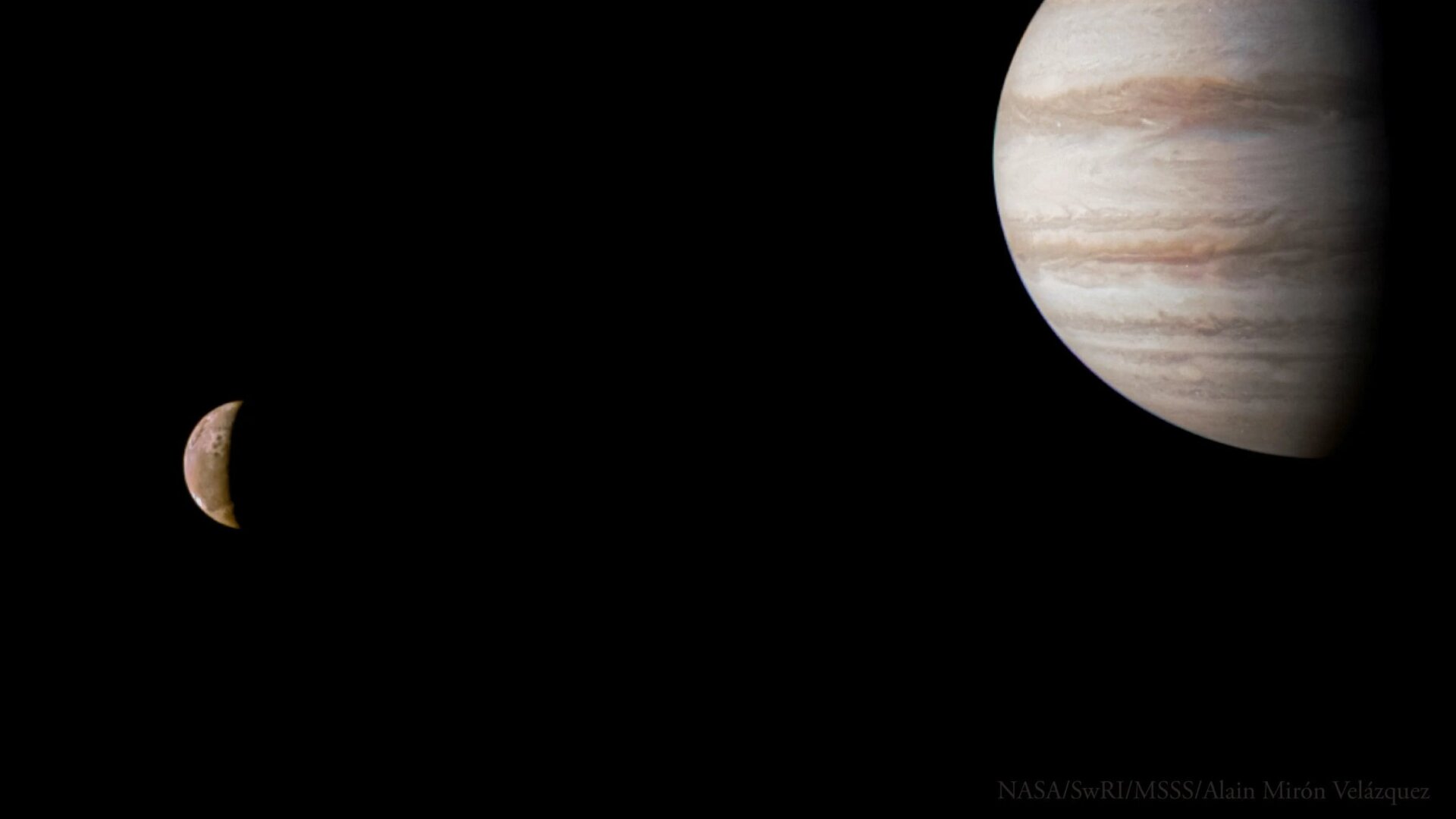 Jupiter (à droite) et sa lune Io lors d’un survol en juillet 2023.