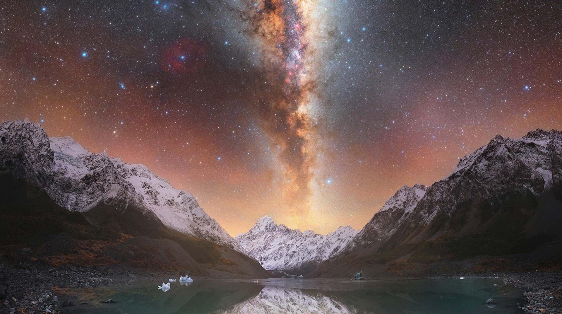La Voie Lactée vue au-dessus de la plus haute montagne de Nouvelle-Zélande, Aoraki.