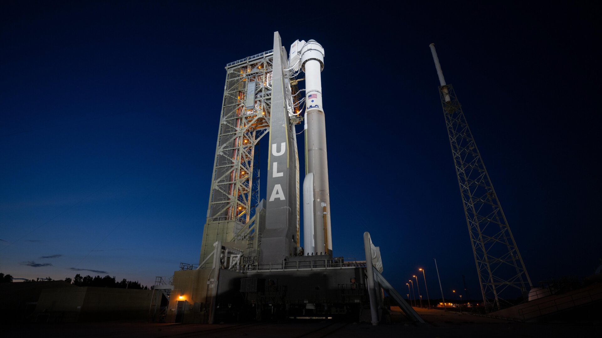 Une fusée Atlas V de United Launch Alliance avec le vaisseau spatial Starliner de Boeing à bord sur la rampe de lancement du Space Launch Complex-41.