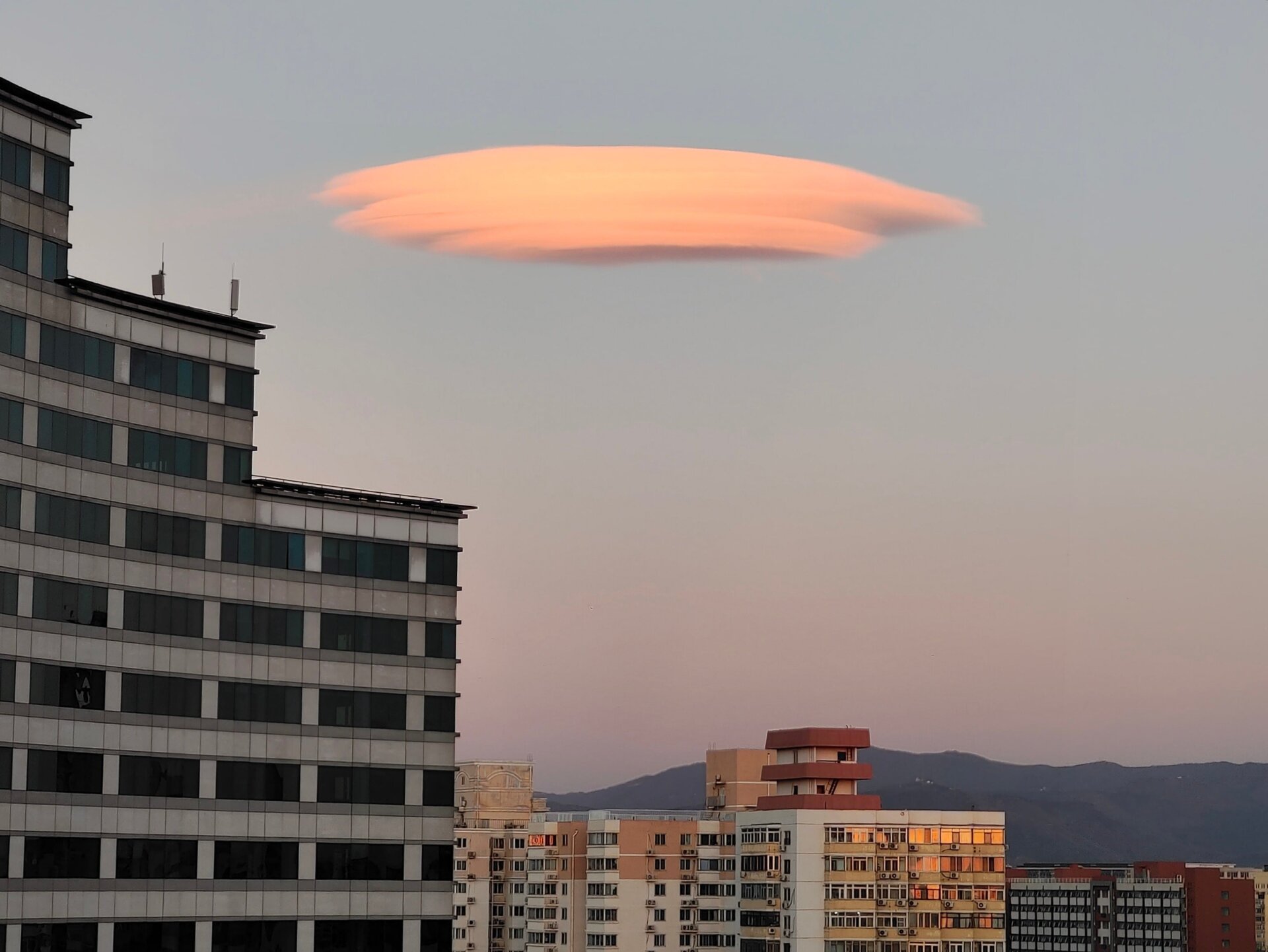 Un nuage lenticulaire au-dessus de Pékin en 2021.