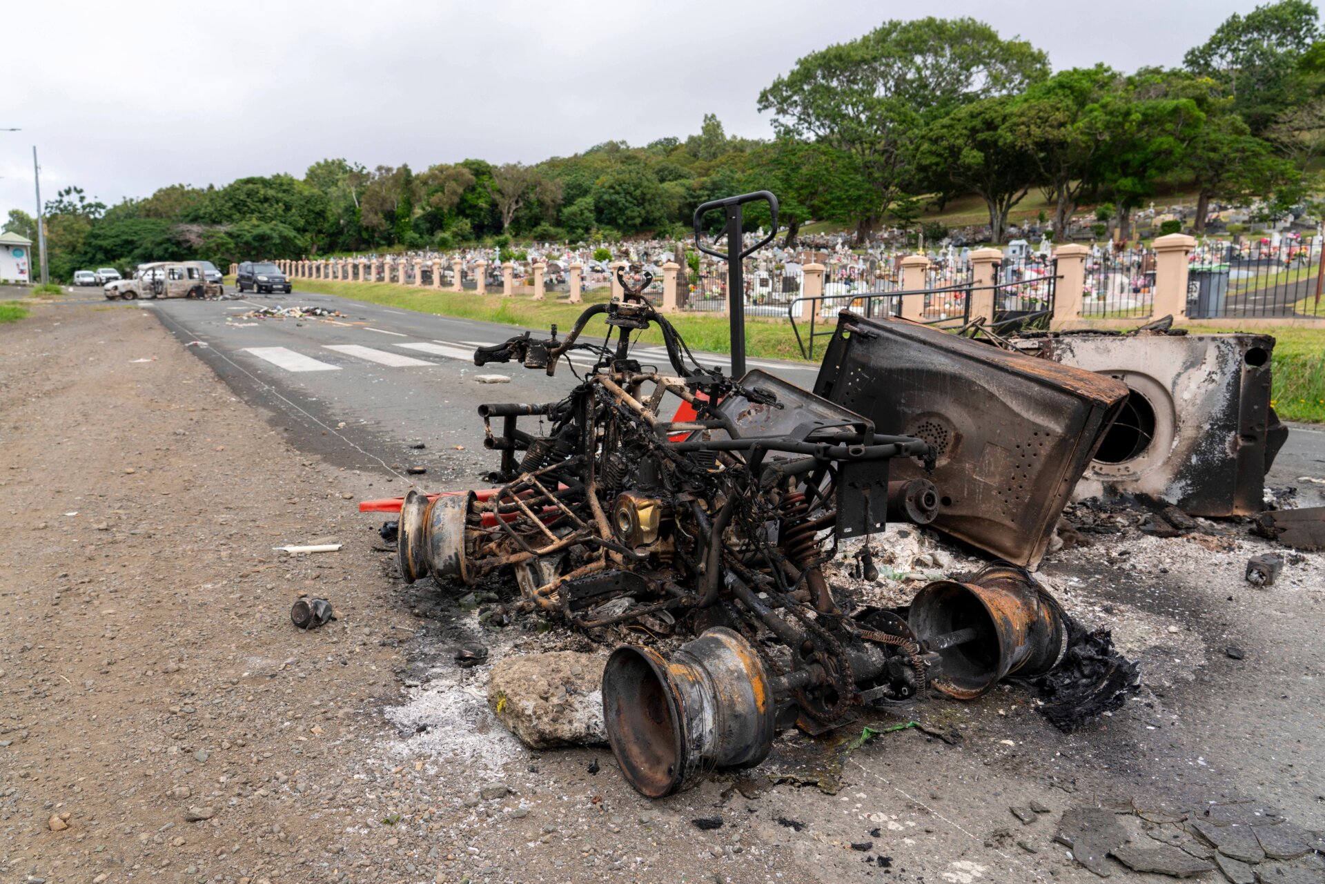 Véhicules détruits en Nouvelle Calédonie, photographiés le 14 mai 2024. 