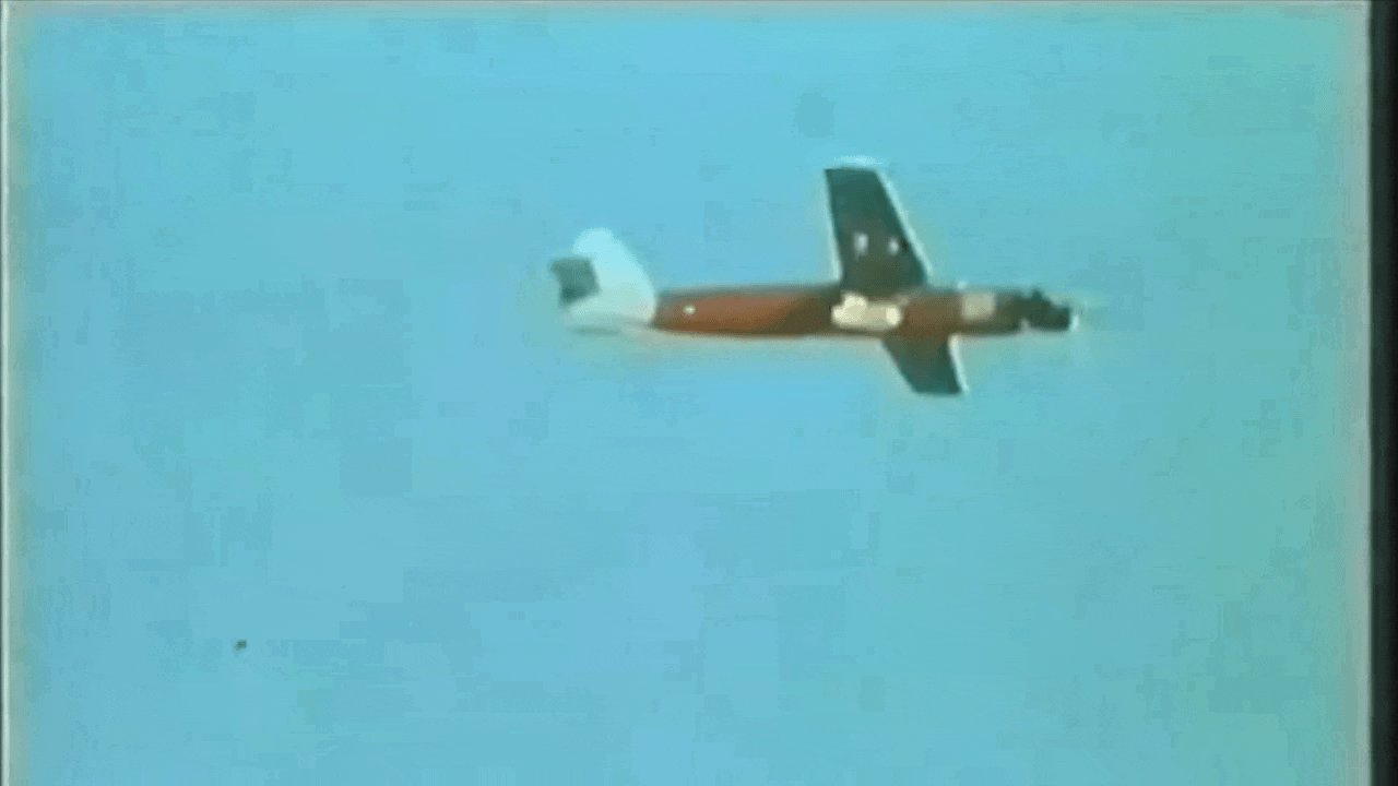 Vidéo du premier drone jamais abattu par un laser en novembre 1973, légèrement ralenti