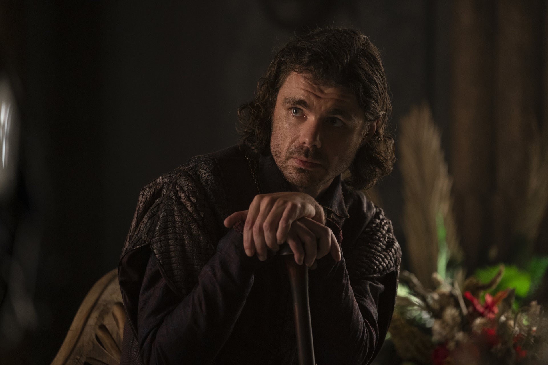 Lord Larys Strong (Matthew Needham), toujours en train de comploter.