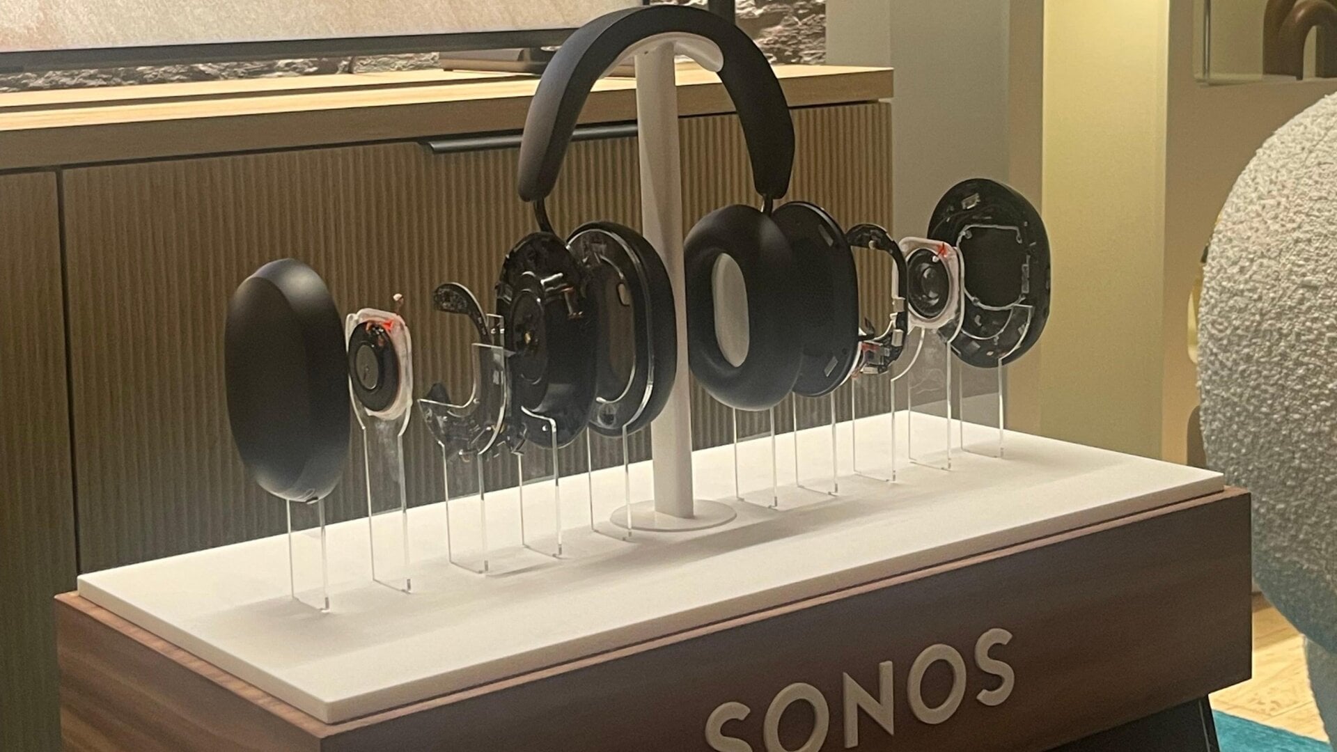 Quant à la durée de vie de la batterie, Sonos revendique 30 heures avec une charge complète avec ANC et «&nbsp;25&nbsp;% de plus que cela&nbsp;» avec ANC désactivé.  Ace est maintenant disponible en précommande sur le 