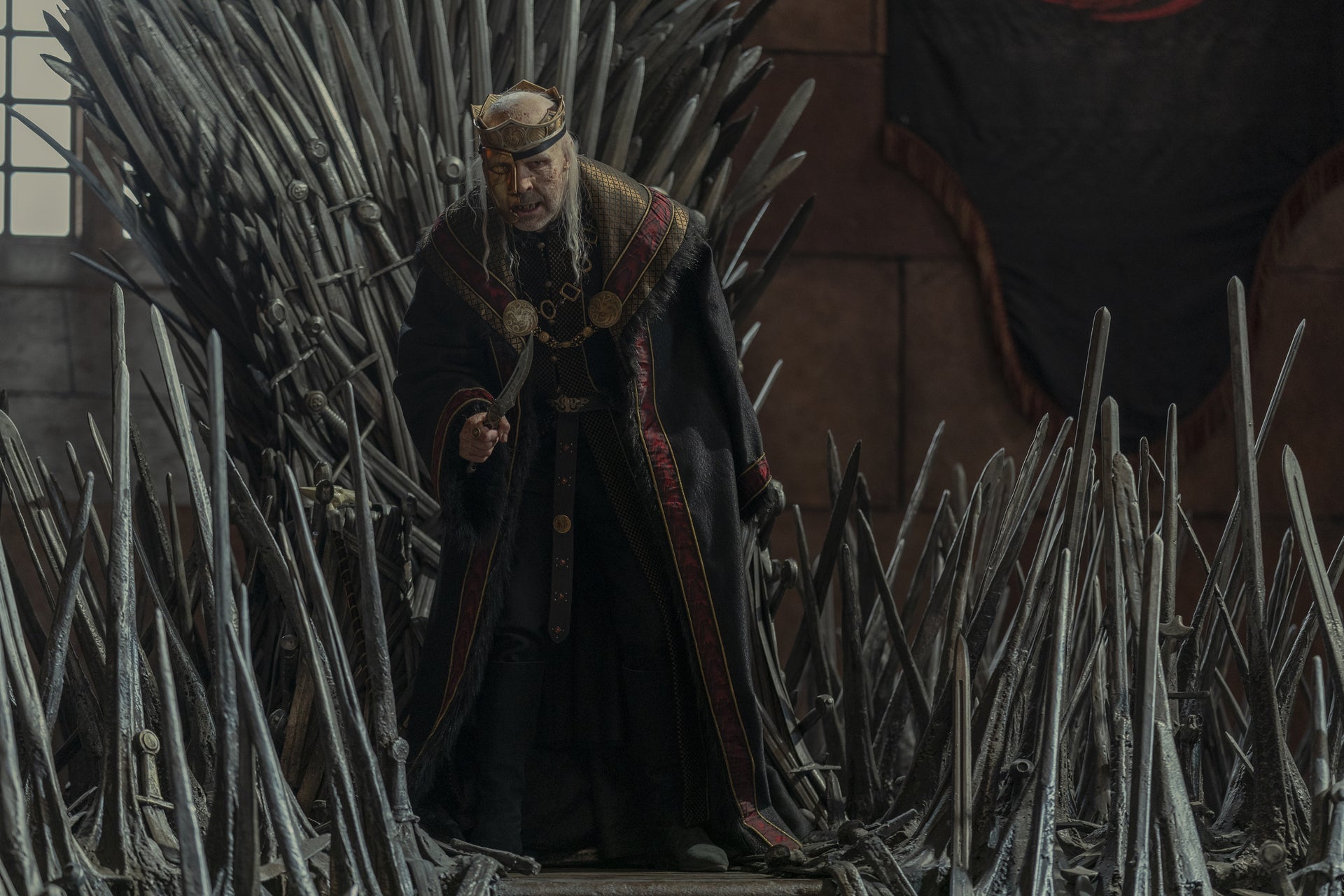 Le roi Viserys (Paddy Considine) fait face à la fin.