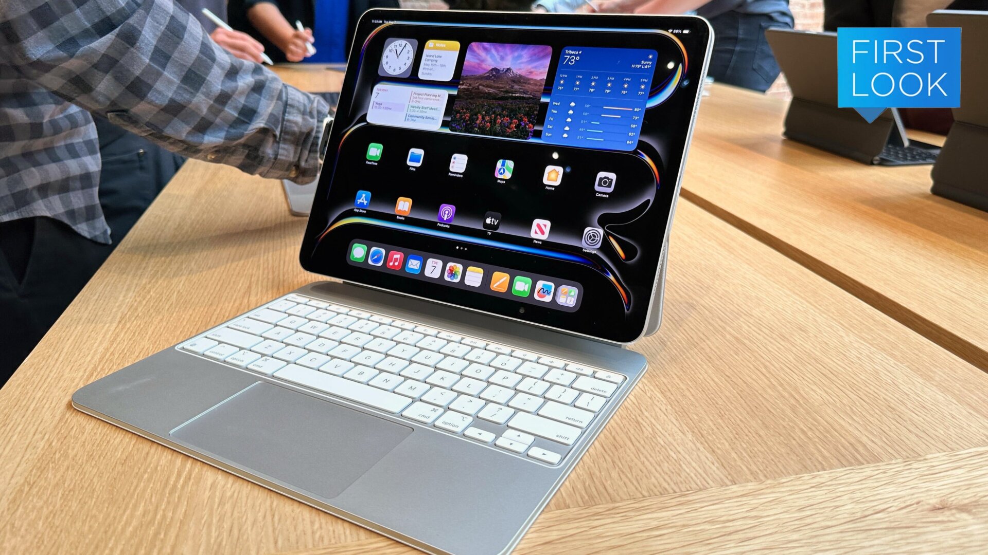 Avec ce qui pourrait être le meilleur écran d’Apple à ce jour, l’iPad plus Magic Keyboard pourrait avoir toutes les fonctions «&nbsp;tout comme un MacBook&nbsp;».