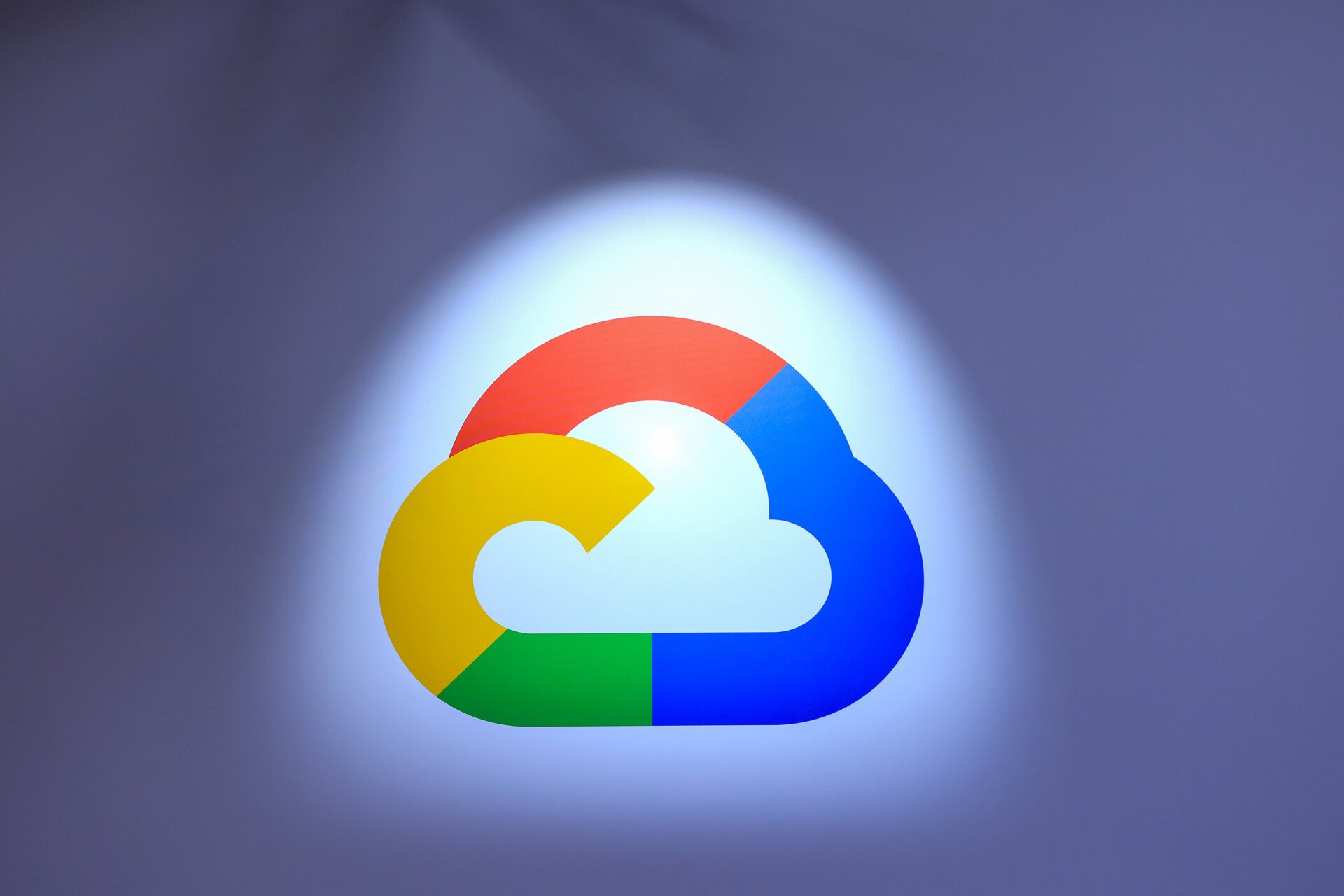 Le logo Google Cloud sur leur stand au salon Hannover Messe 2024 à Hanovre, en Allemagne.