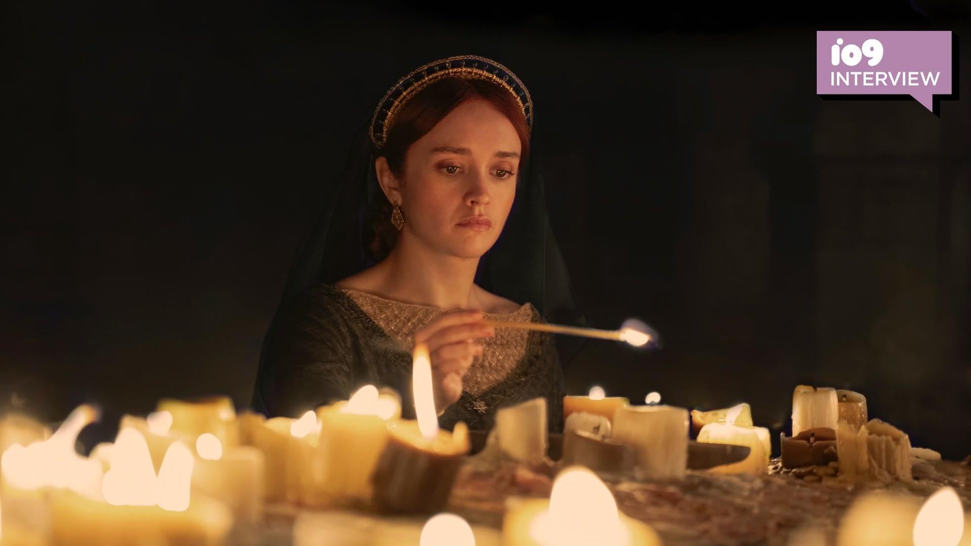 Alicent (Olivia Cooke) dit ses prières en Maison du Dragon.