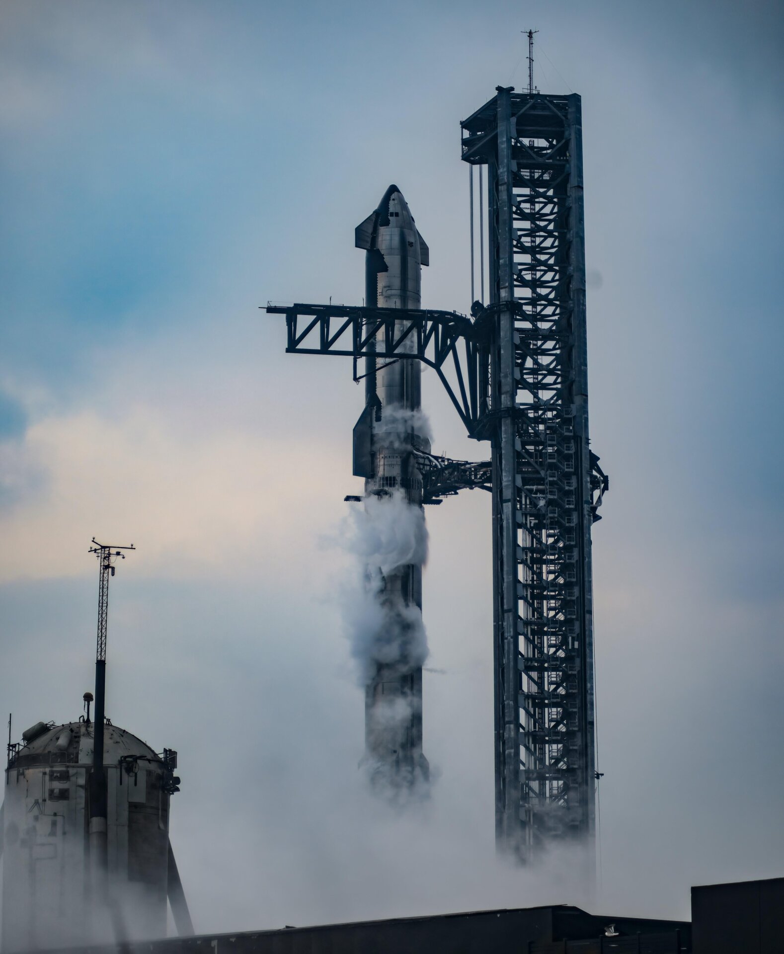 La fusée Starship sur son support de lancement Starbase à Boca Chica, Texas.