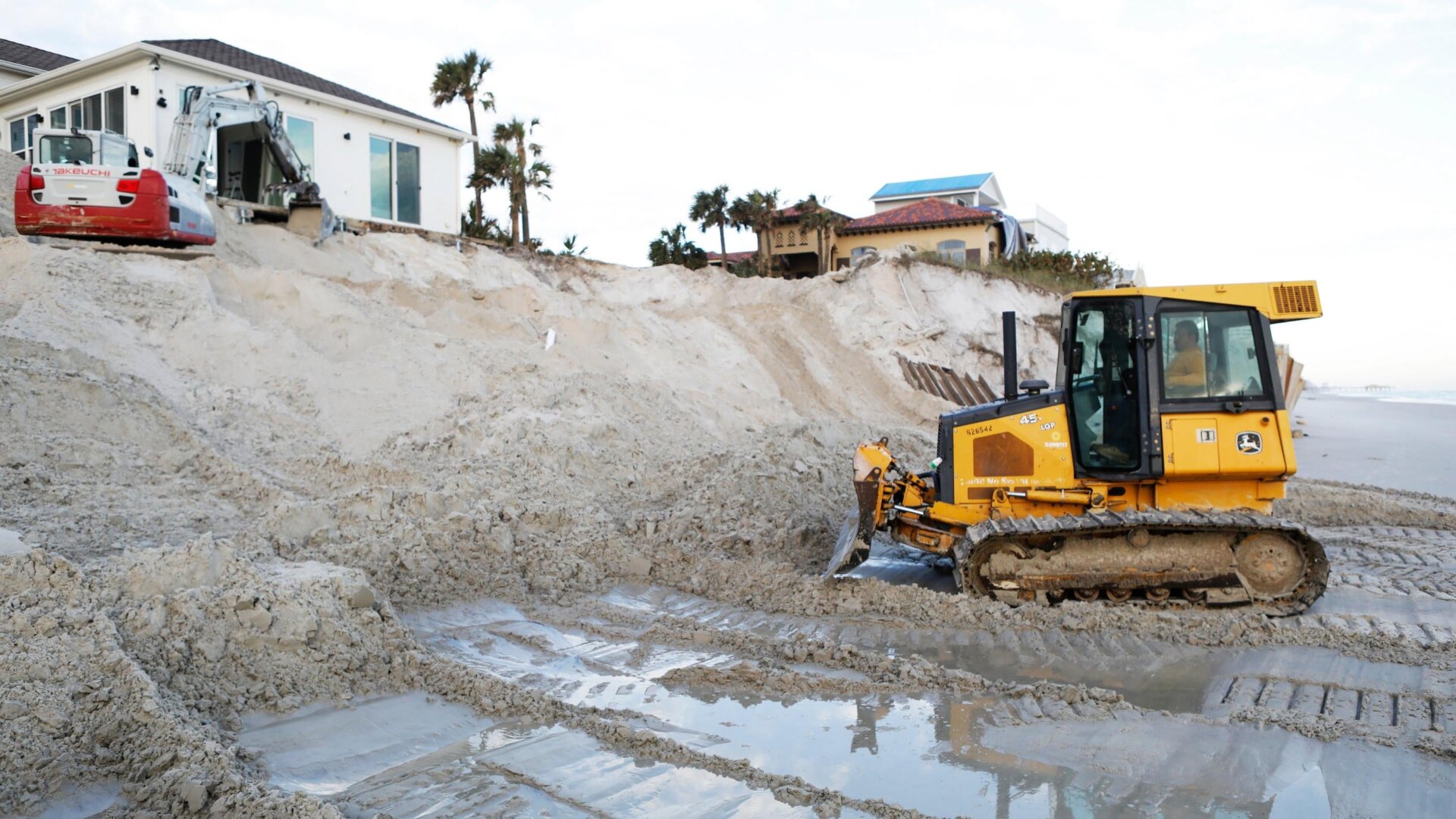 Les propriétés en bord de mer de la communauté de Daytona Beach Shores ont subi des dommages dus à l’érosion des plages lors de la tempête tropicale Nicole en novembre 2022.