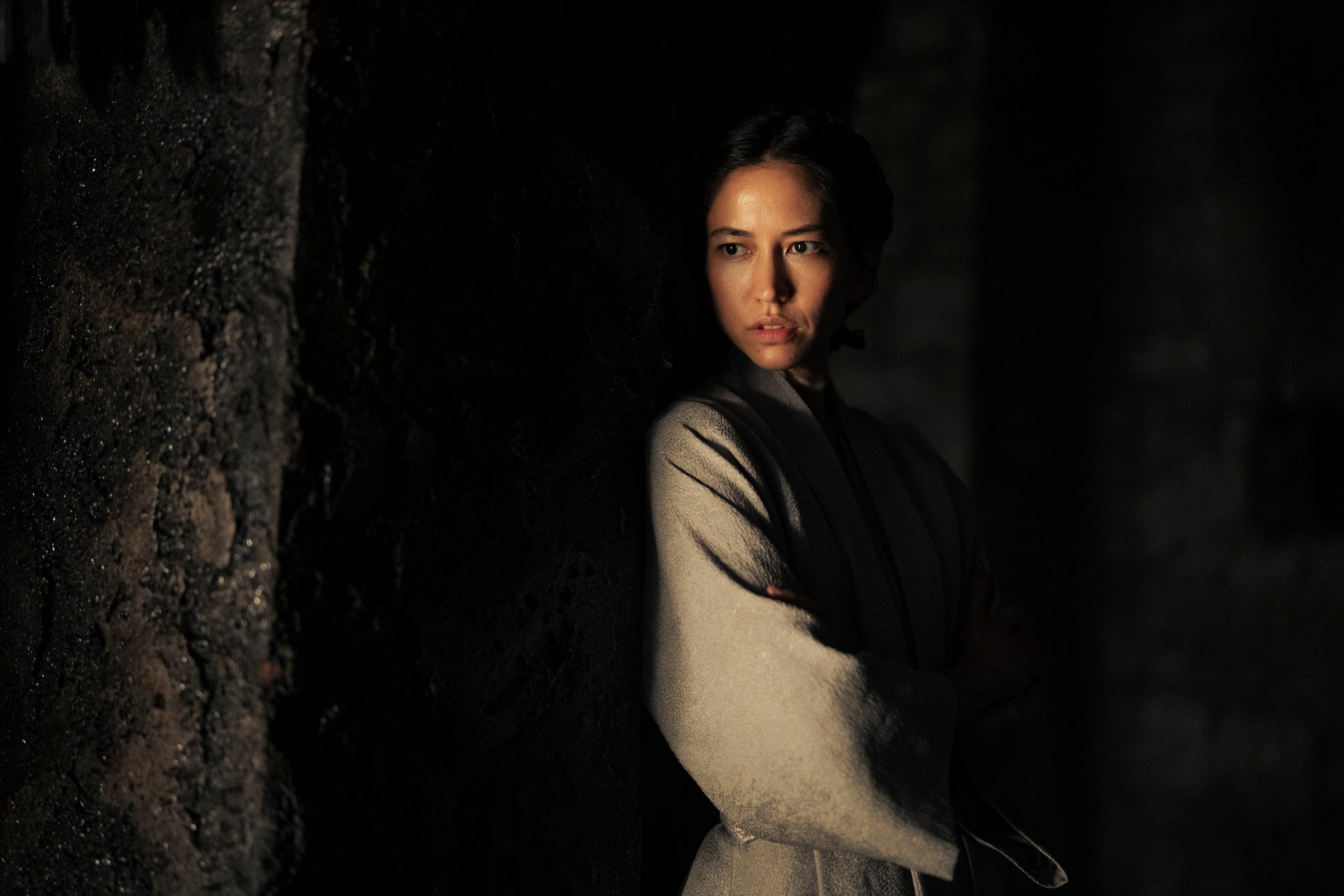 Mysaria (Sonoya Mizuno) rôde dans l’ombre.