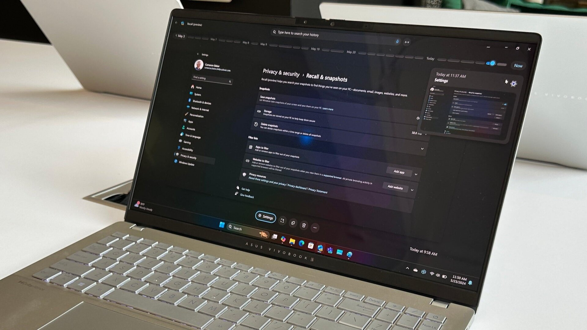 Microsoft avait déjà prévu de autoriser les utilisateurs à désactiver le rappel lors qu’ils configurent leur nouveau PC Copilot+ , mais maintenant il ne sera pas disponible sur tout, du moins pour le moment.