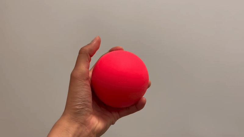 Taper sur le ballon joue des lignes rythmiques.