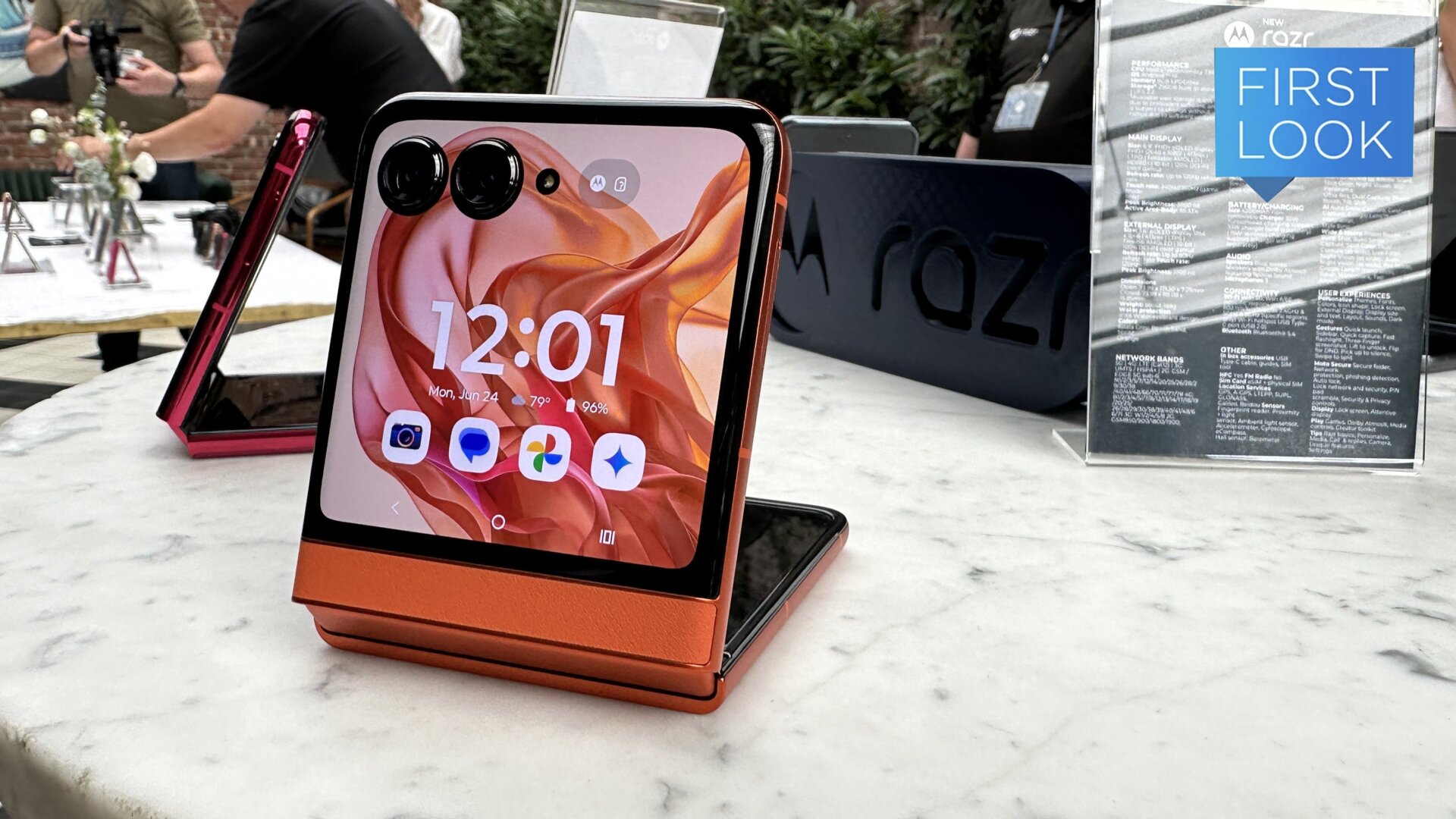 Le nouveau Razr est livré avec un écran de 3,6 pouces, tandis que le Razer+ l’améliore jusqu’à 4 pouces.