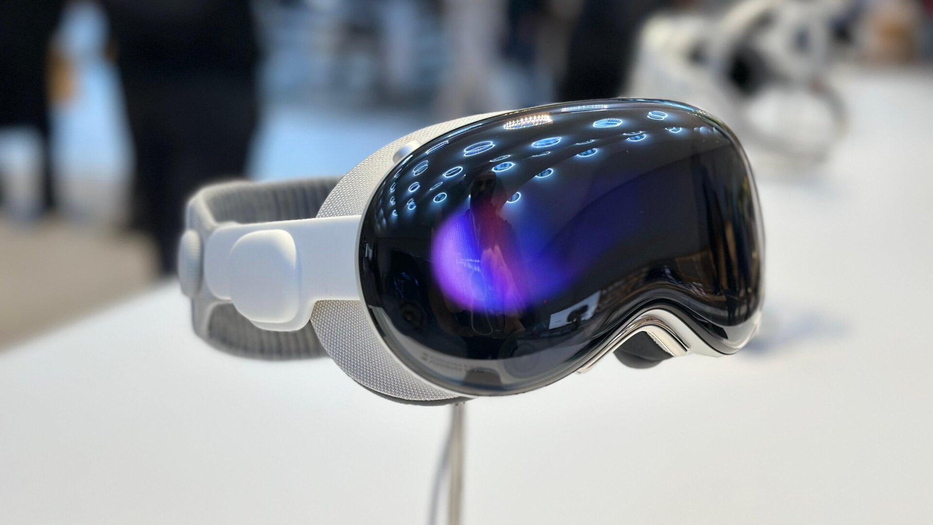 Les premières démos publiques d’Apple pour l’Apple Vision Pro ont été réservées des semaines à l’avance en février. Découvrez comment rendre les gens enthousiasmés par une version moins chère.